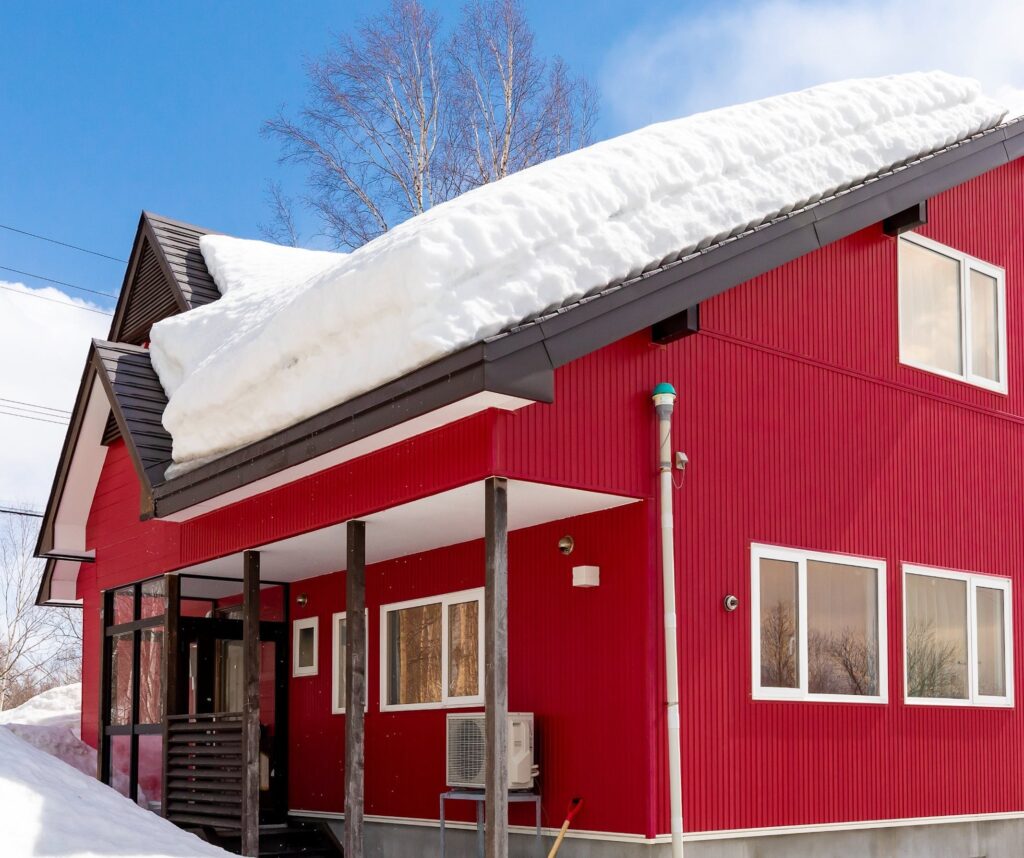 Ｎｉｓｅｋｏ　Ｒｅｄ　Ｈｏｕｓｅ：エアコン完備　温泉・スキー場至近貸切一軒家　ペット可。／民泊